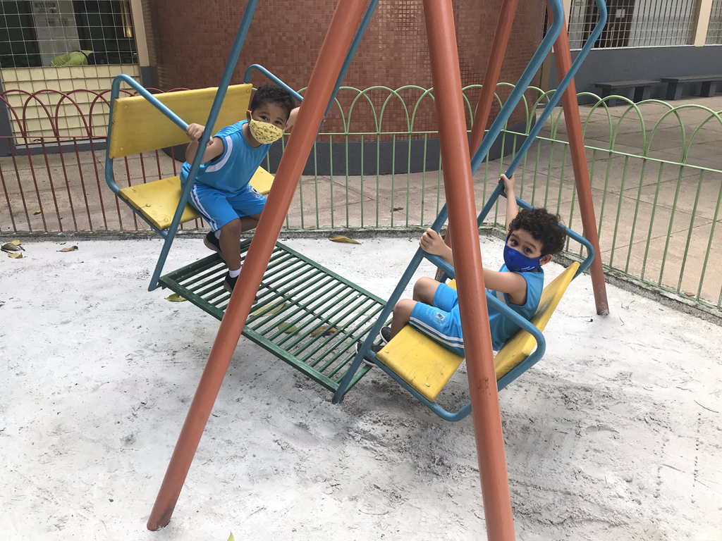 Brincando no parque 2 (20).png