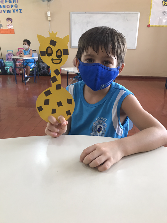 Confecção de uma Girafa enfatizando a letra G - Jardim II B (1).png