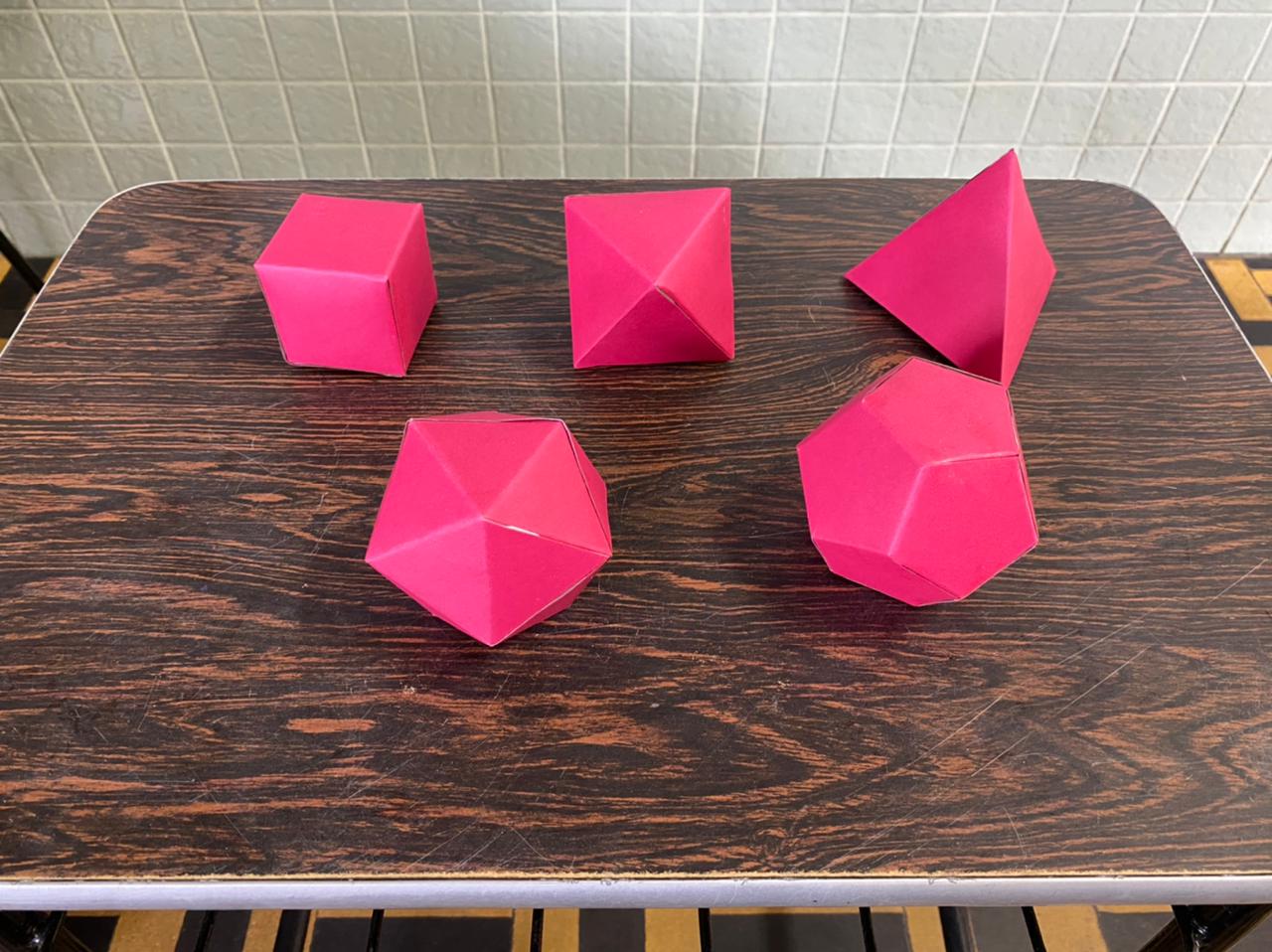 CONSTRUCAO POLIEDROS REGULARES 6C (2).jpeg