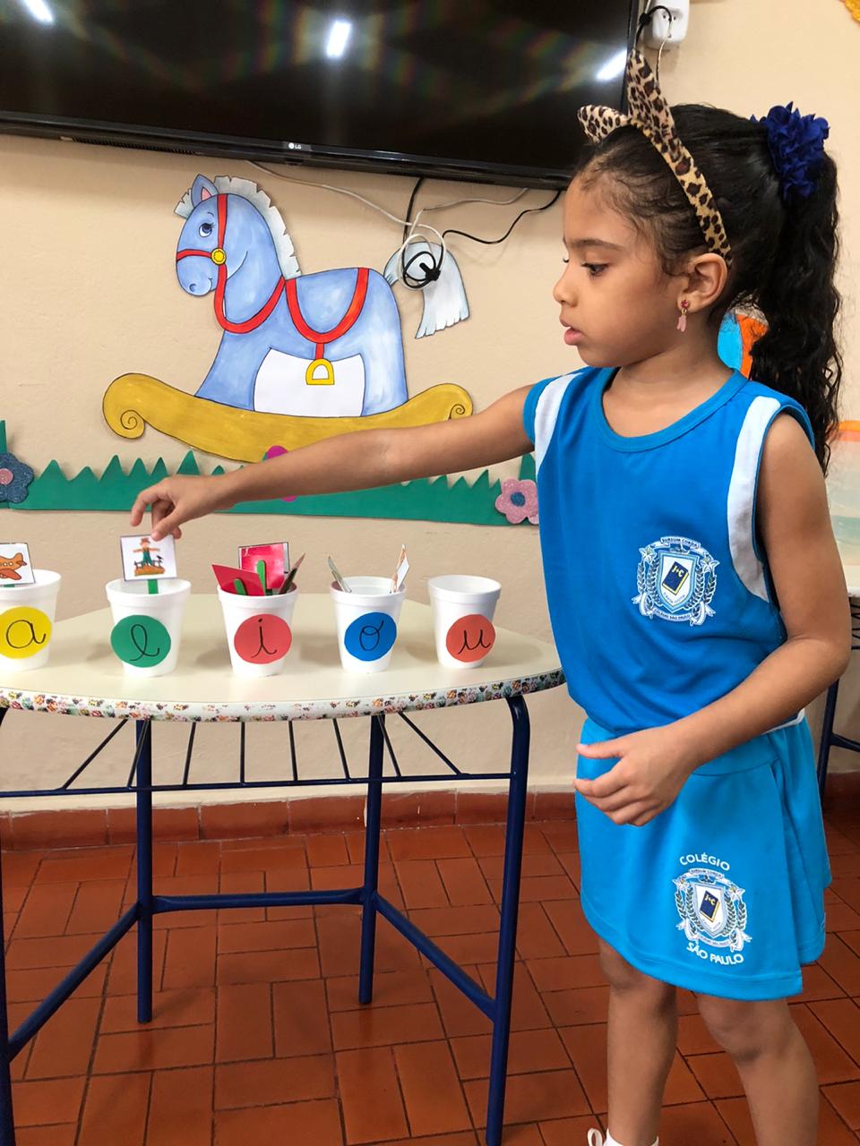 Brincando com as vogais (9).jpg