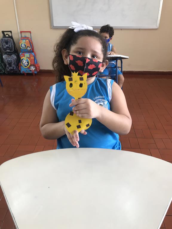 Confecção de uma Girafa enfatizando a letra G - Jardim II B (2).JPG