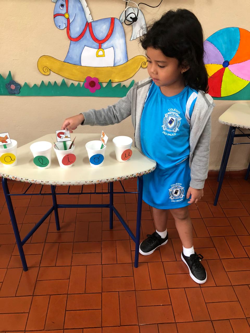 Brincando com as vogais (13).jpg