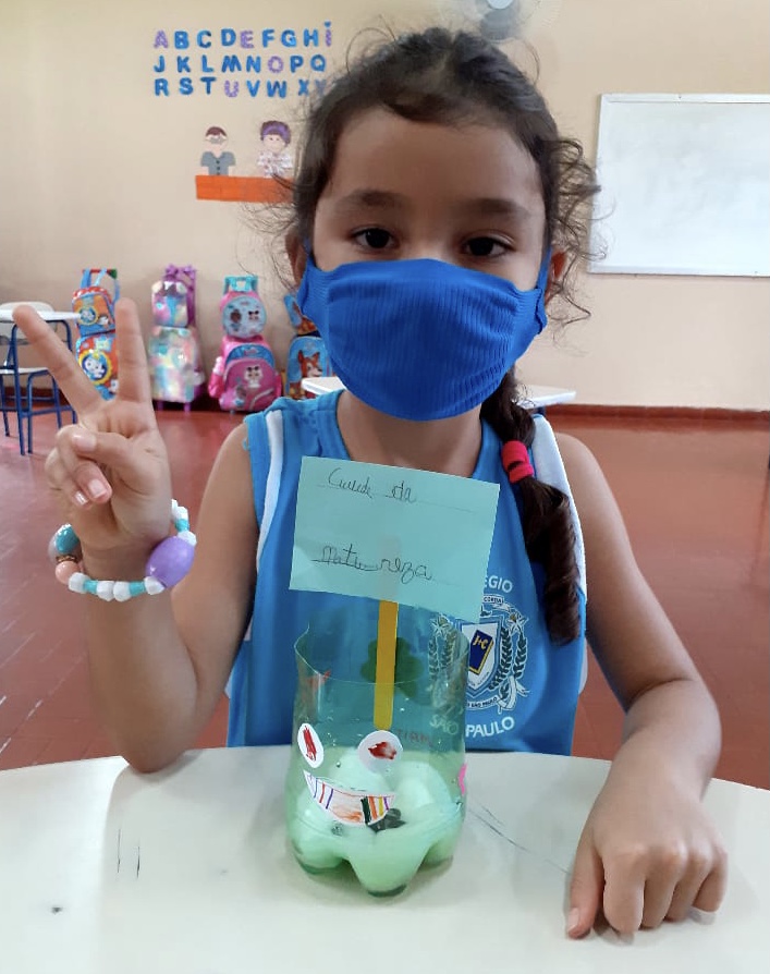 Culminância da Semana do Meio Ambiente - Plantação do grão de feijão (3).jpg