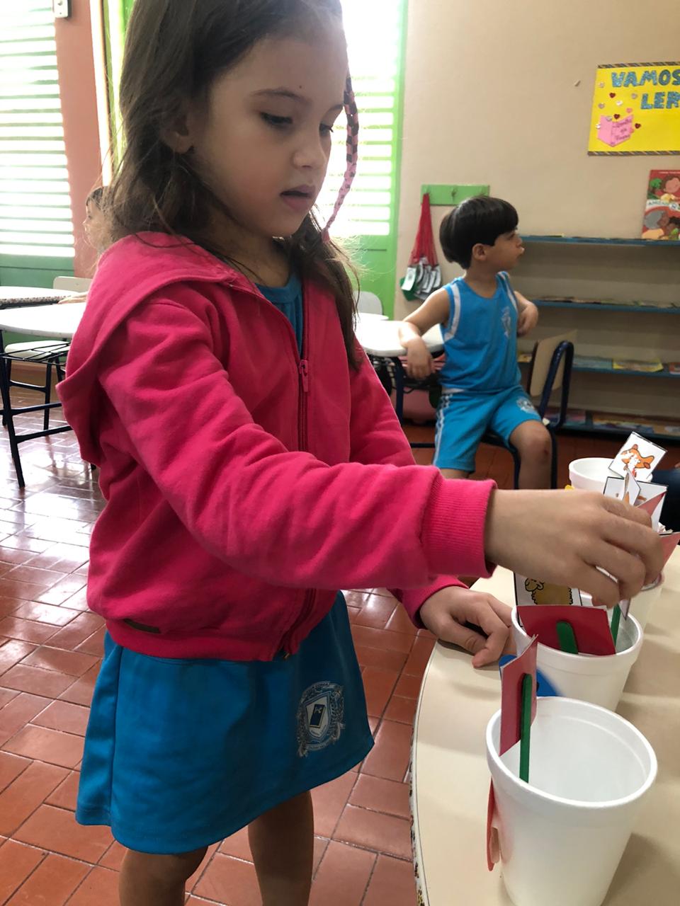 Brincando com as vogais (2).jpg