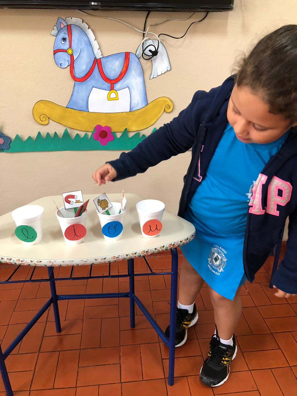 Brincando com as vogais (18).jpg