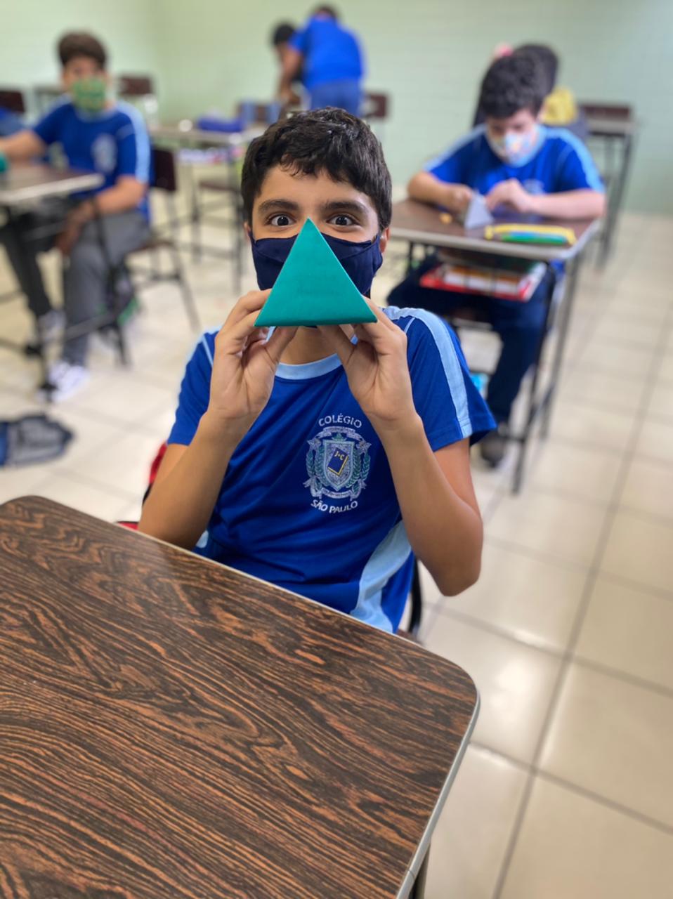 CONSTRUÇÃO DE POLIEDROS REGUALRES 6B (3).jpeg