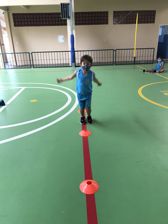 TAMANHO SANTO  COM UM PÉ E DOIS PÉS (1).png