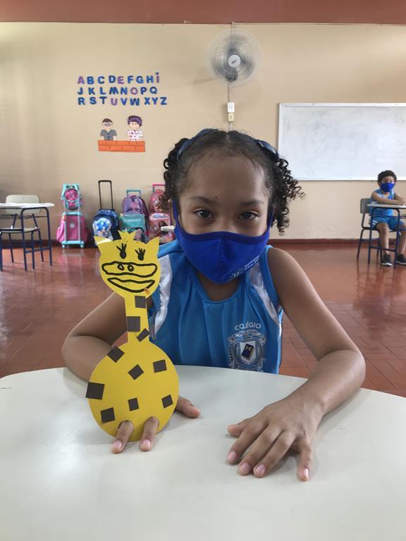 Confecção de uma Girafa enfatizando a letra G - Jardim II B (1).JPG