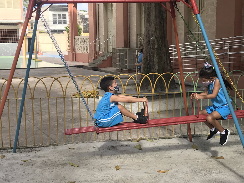 Brincando no parque 2 (17).png