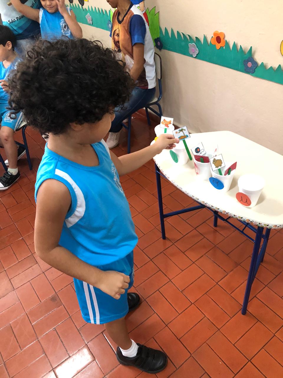 Brincando com as vogais (3).jpg