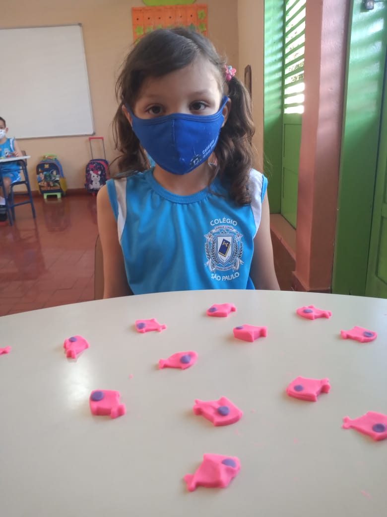 Trabalhando os animais com massa de modelar- JARDIM II A (2).jpg