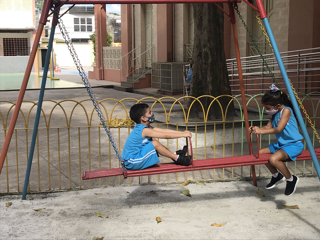 Brincando no parque 2 (16).png