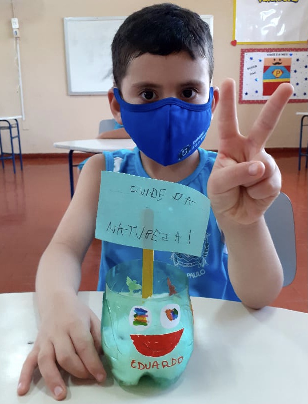 Culminância da Semana do Meio Ambiente - Plantação do grão de feijão (4).jpg