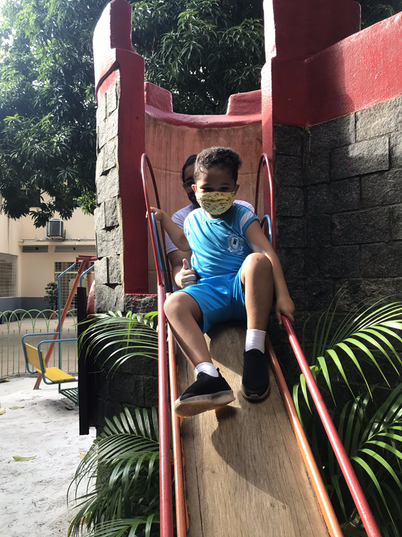 Brincando no parque 2 (8).png