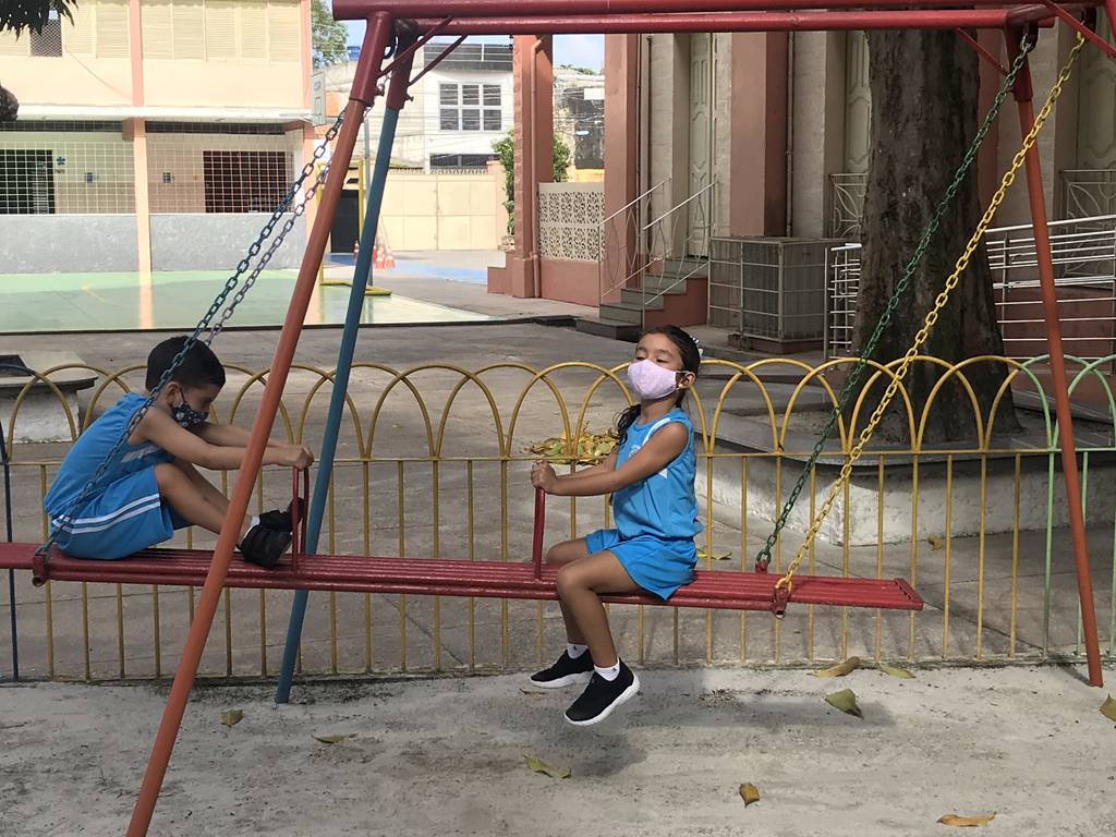 Brincando no parque 2 (15).png