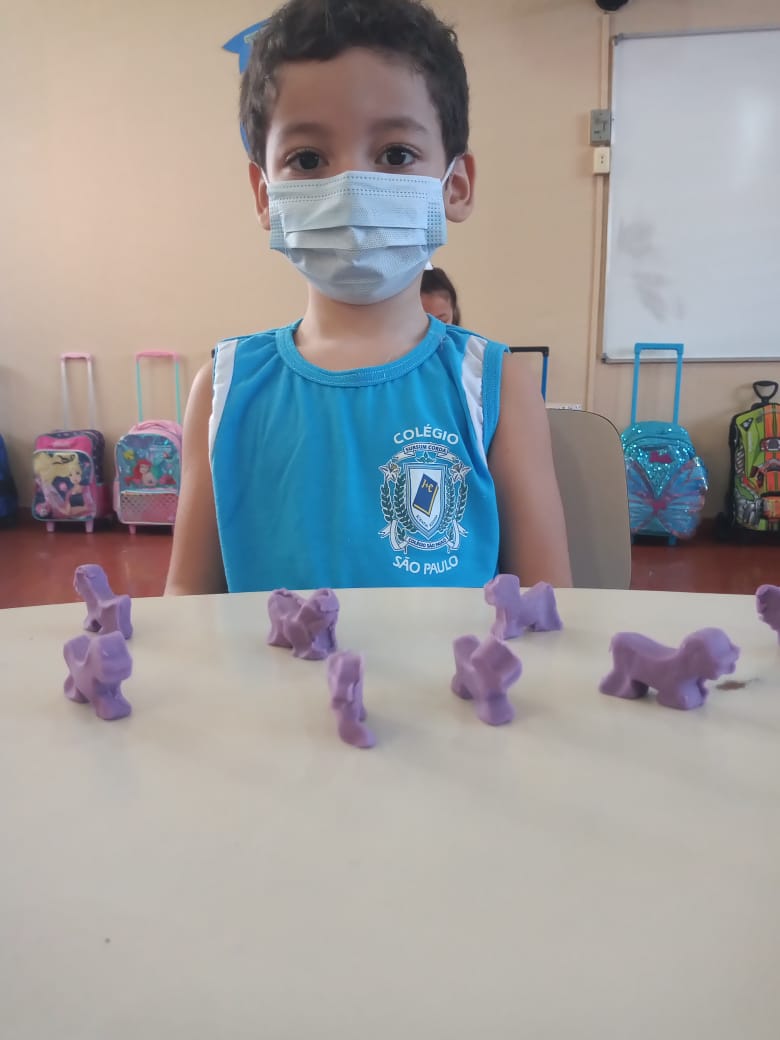 Trabalhando os animais com massa de modelar- JARDIM II A (4).jpg