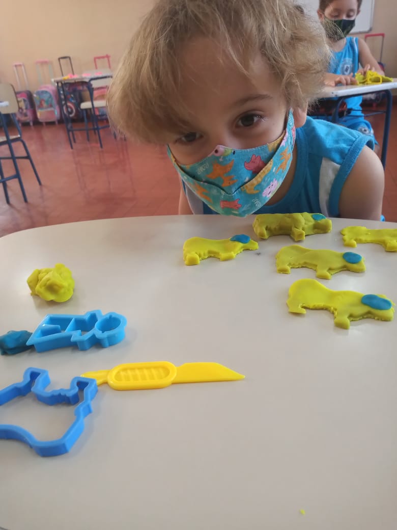 Trabalhando os animais com massa de modelar- JARDIM II A (8).jpg