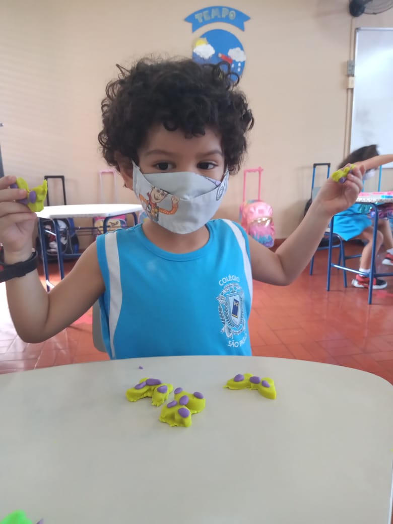 Trabalhando os animais com massa de modelar- JARDIM II A (9).jpg