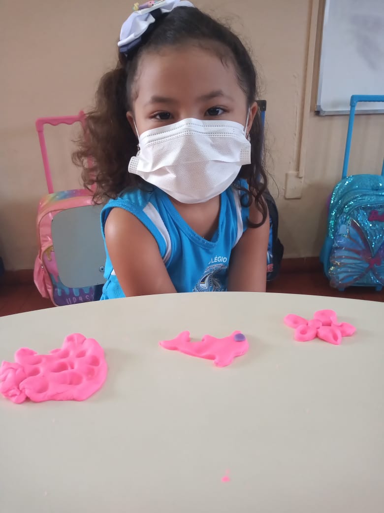 Trabalhando os animais com massa de modelar- JARDIM II A (6).jpg