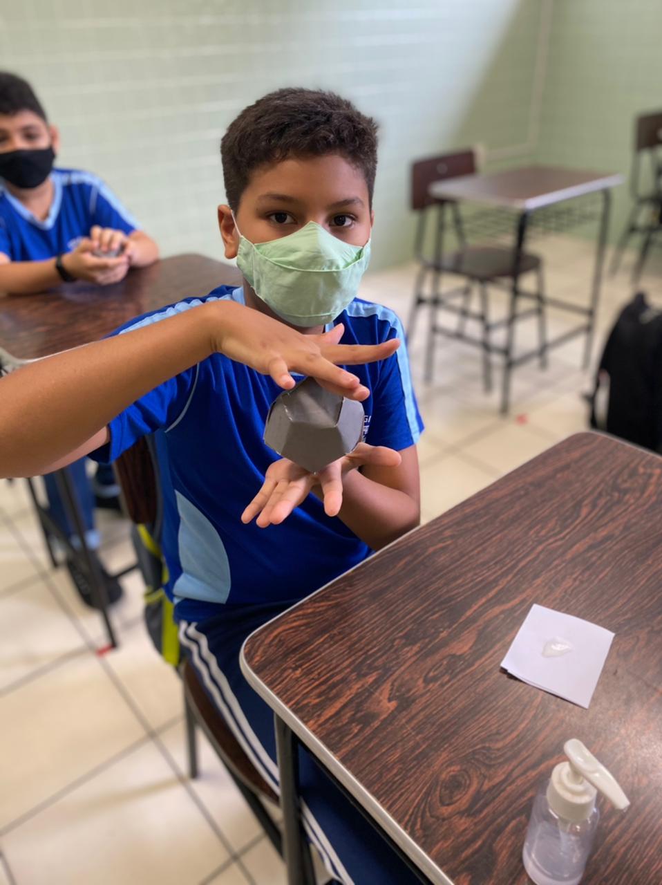 CONSTRUÇÃO DE POLIEDROS REGUALRES 6B (1).jpeg