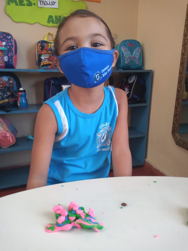 Trabalhando os animais com massa de modelar- JARDIM II A (5).jpg