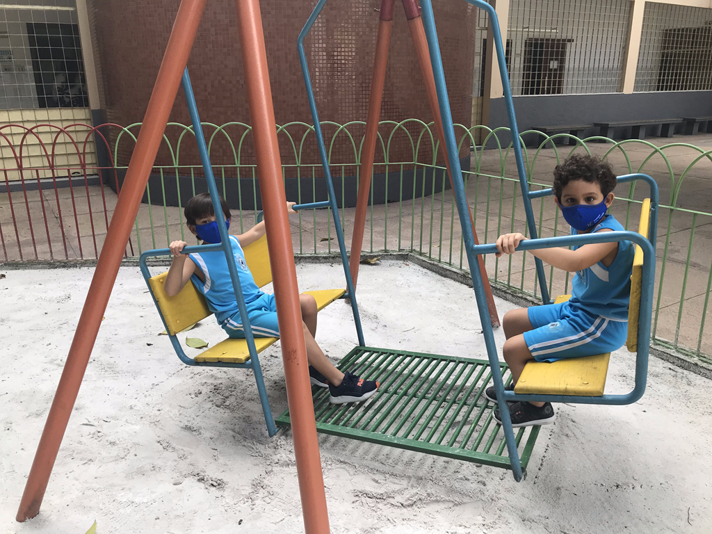 Brincando no parque 2 (14).png